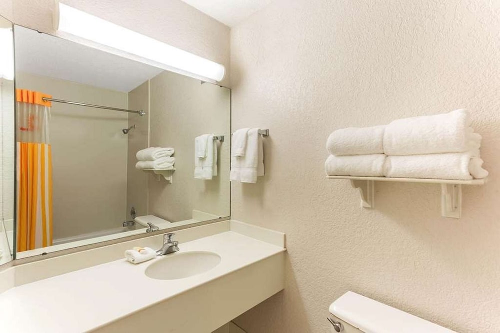 La Quinta Inn And Suites By Wyndham Redding 23/49