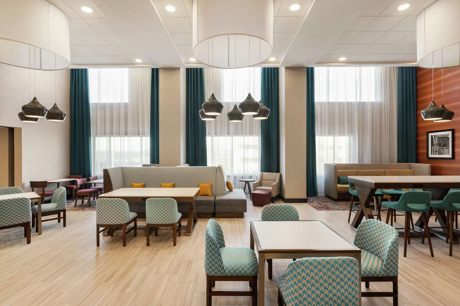 Hampton Inn Indianapolis Canal IUPUI 23/40