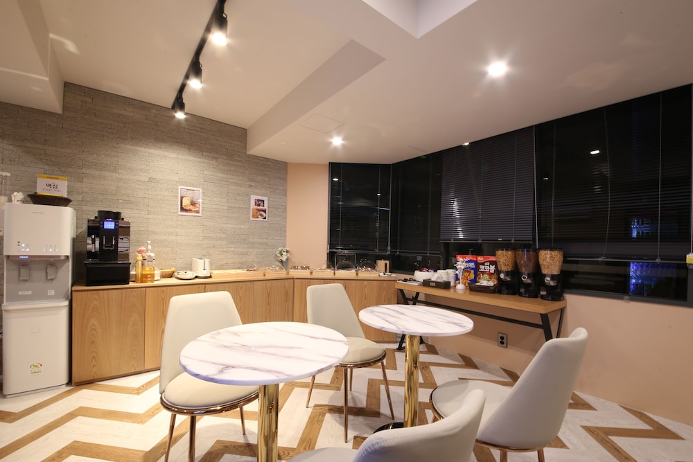 Busan Seomyeon 1st Street No. 25 40/53