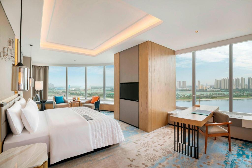 Panorama, Guest Room, King Bed, River View, Large, High Floor