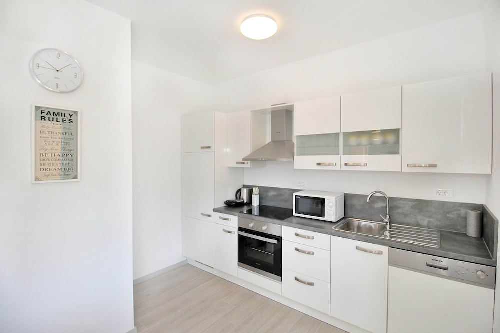 Bacan Family Apartments 2/29