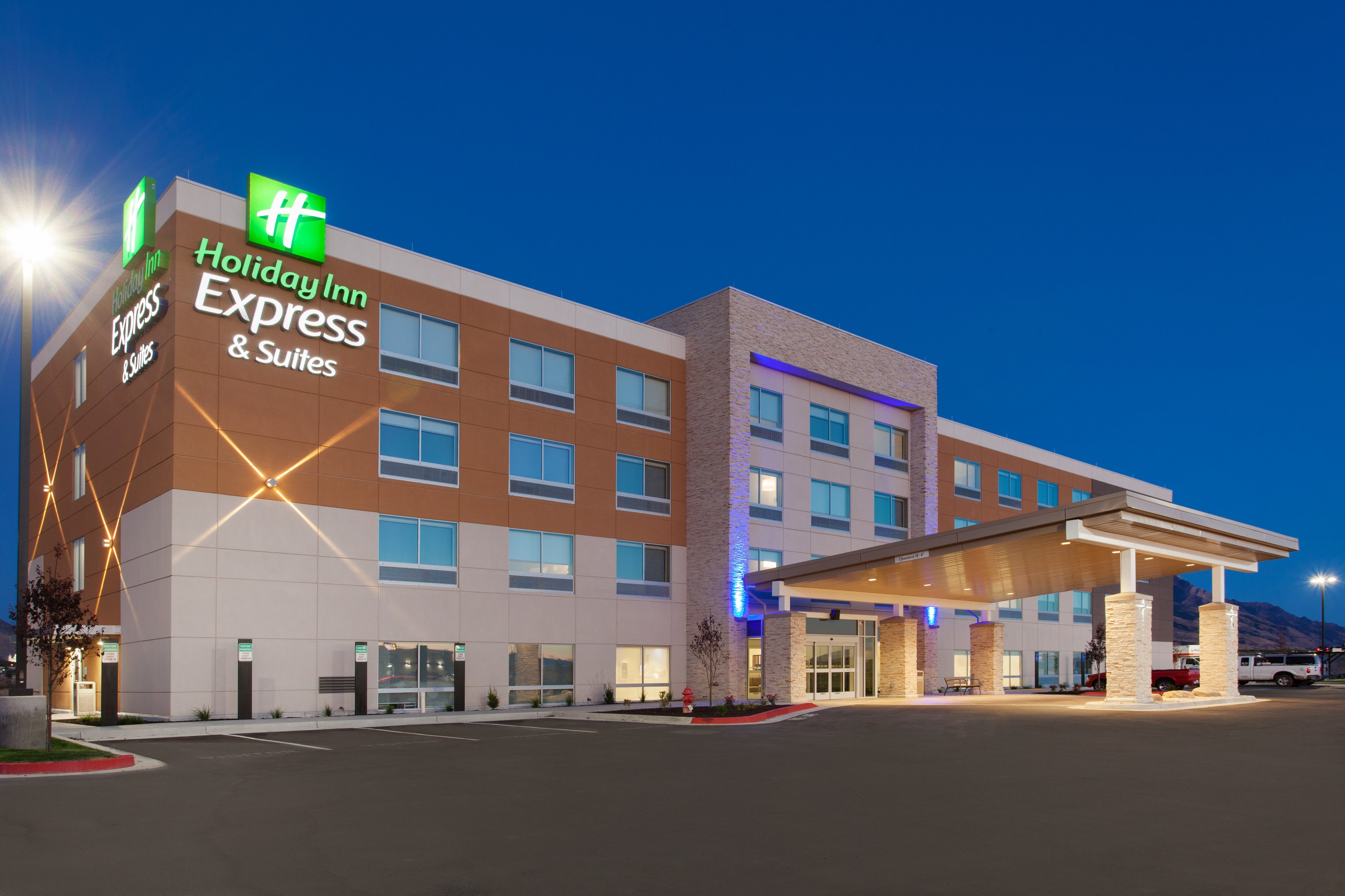 HOLIDAY INN EXPRESS & SUITES BRIGHAM CITY - NORTH UTAH 3/57
