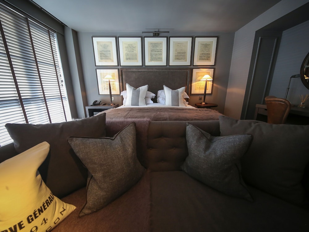 Dakota Hotel Glasgow 43/63