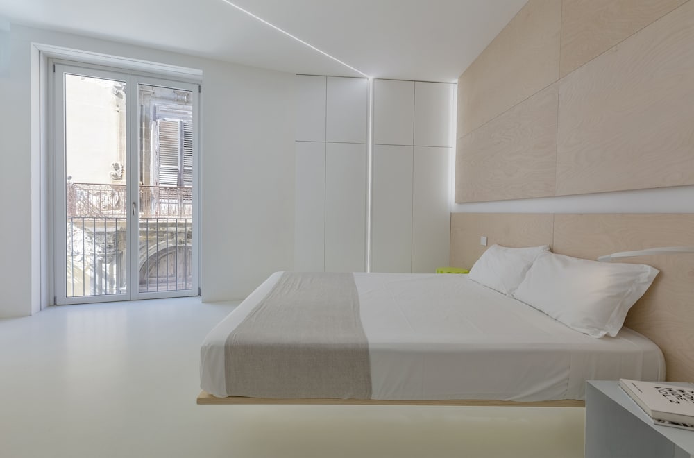 Five Place Design Suite & Apartments 16/58