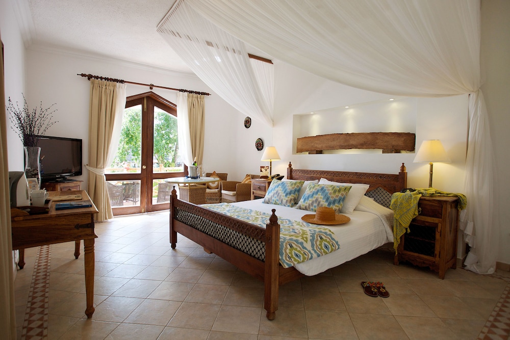 Bluebay Beach Resort & Spa 16/52