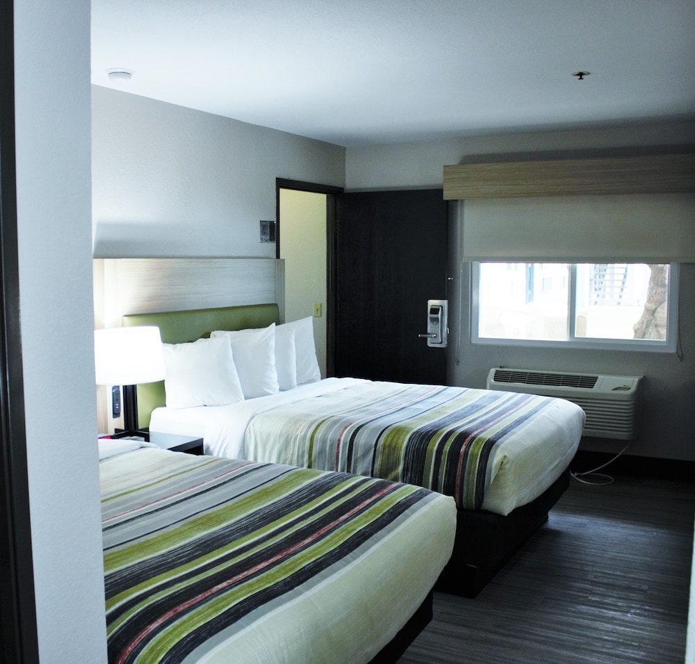Country Inn & Suites by Radisson, Monterey Beachfront-Marina, CA 12/31