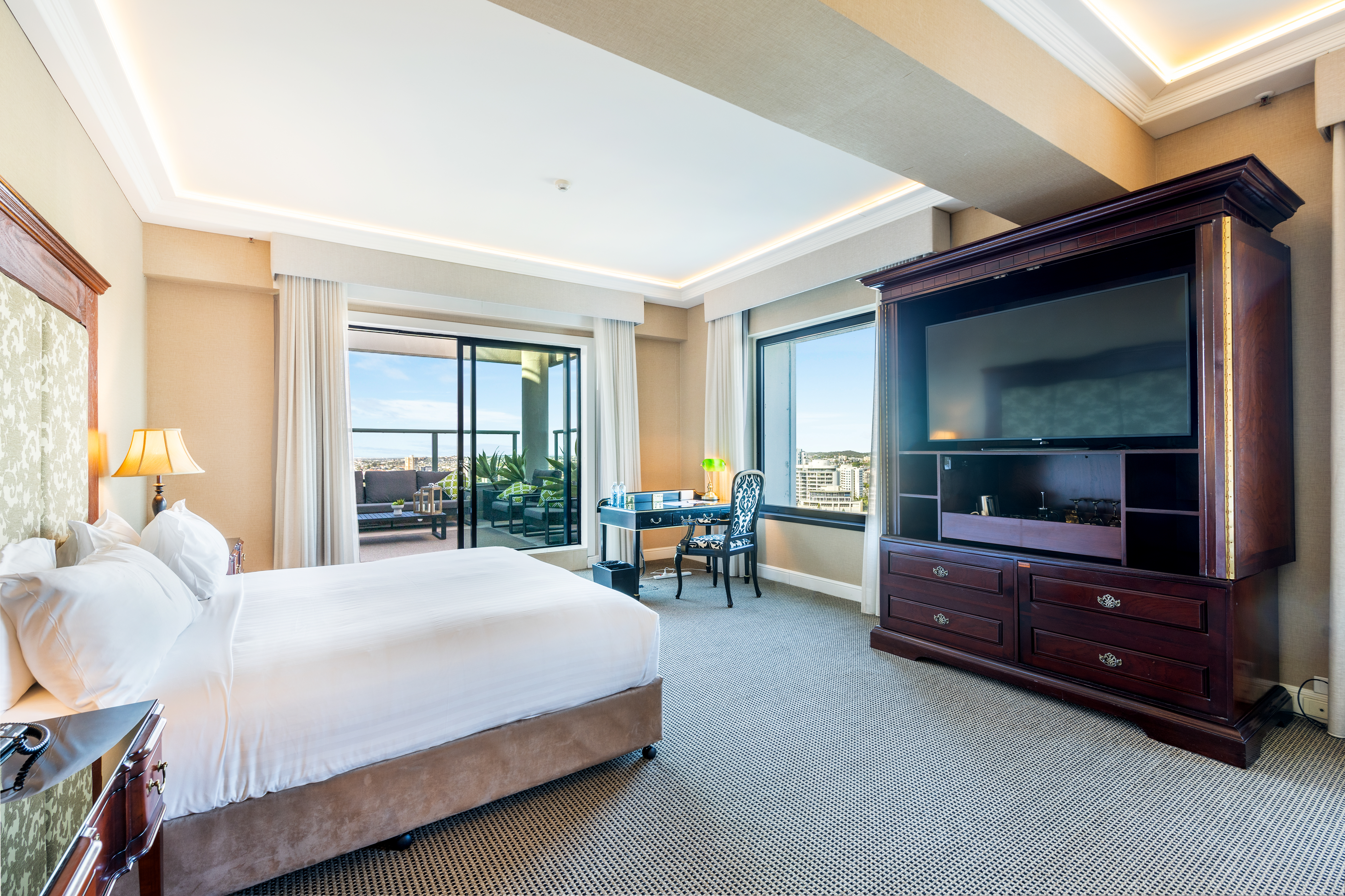 Plaza Suite