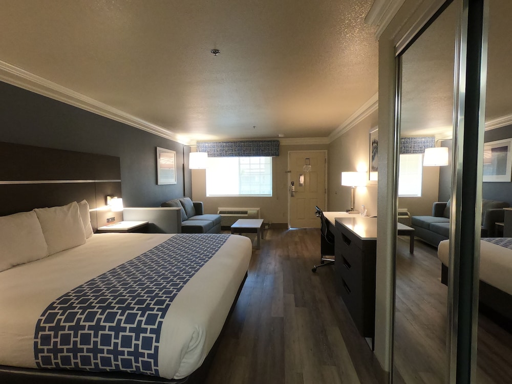 Best Western Inn & Suites Lemoore 17/36