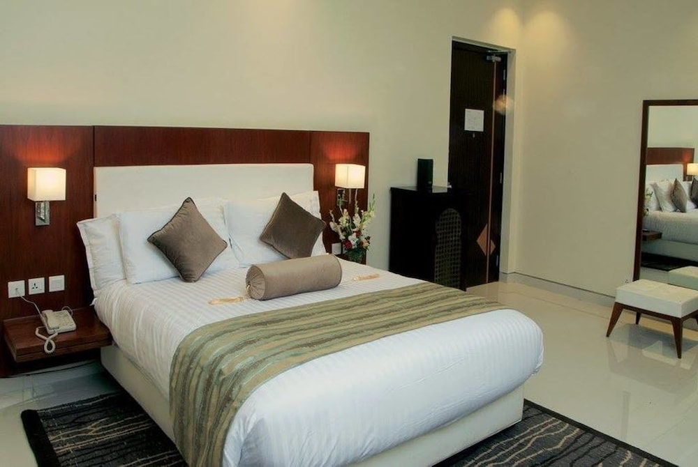 Avari Xpress Multan 13/49