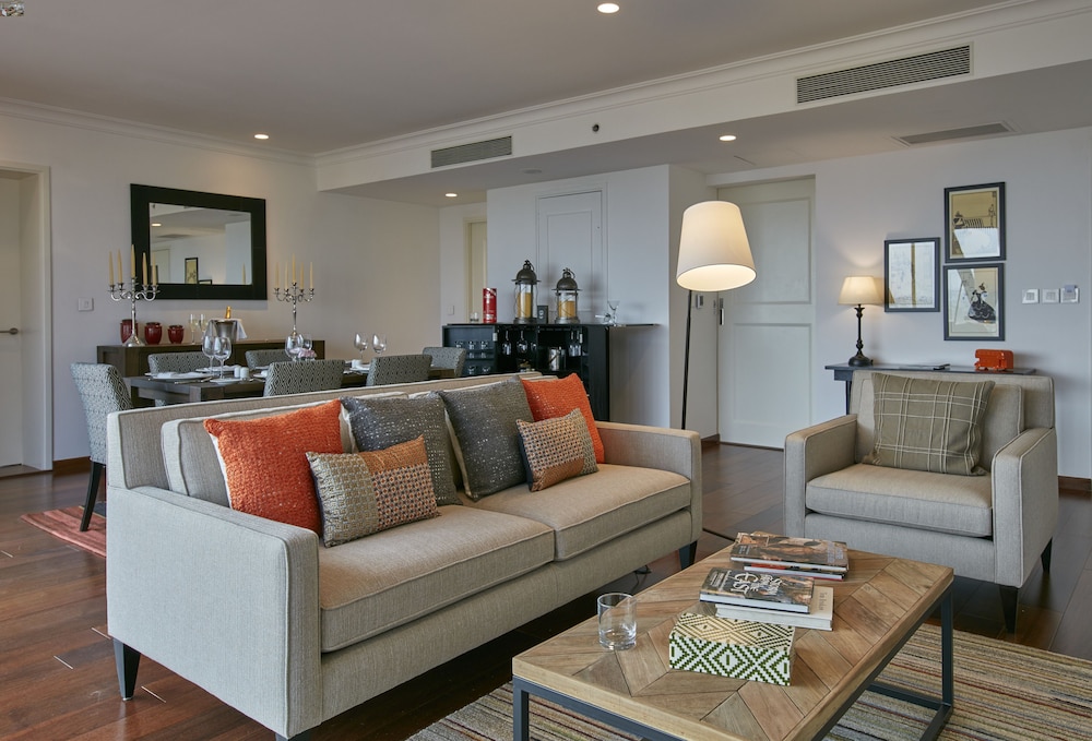 THE WAVERLY HOTEL & RESIDENCES 39/57