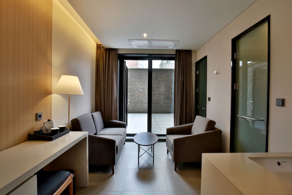 Hotel East9 49/69