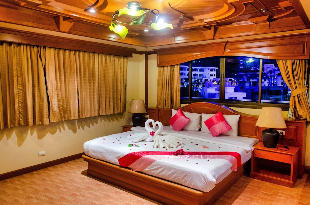 Diva Patong Hotel 12/50