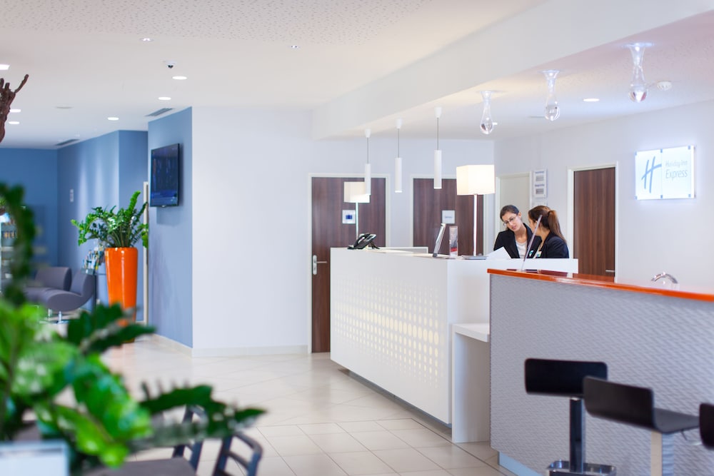 Holiday Inn Express Toulon Est 11/60