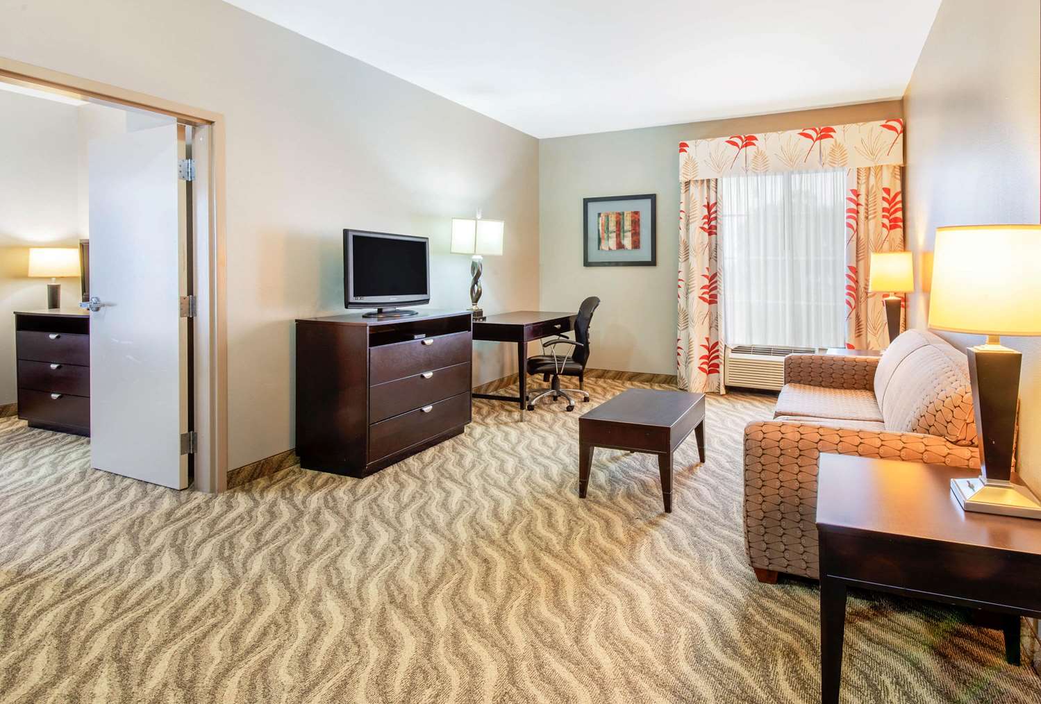 La Quinta Inn Suites Glen Rose 36/55