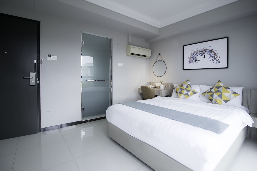 PREMIER, QUEEN BED