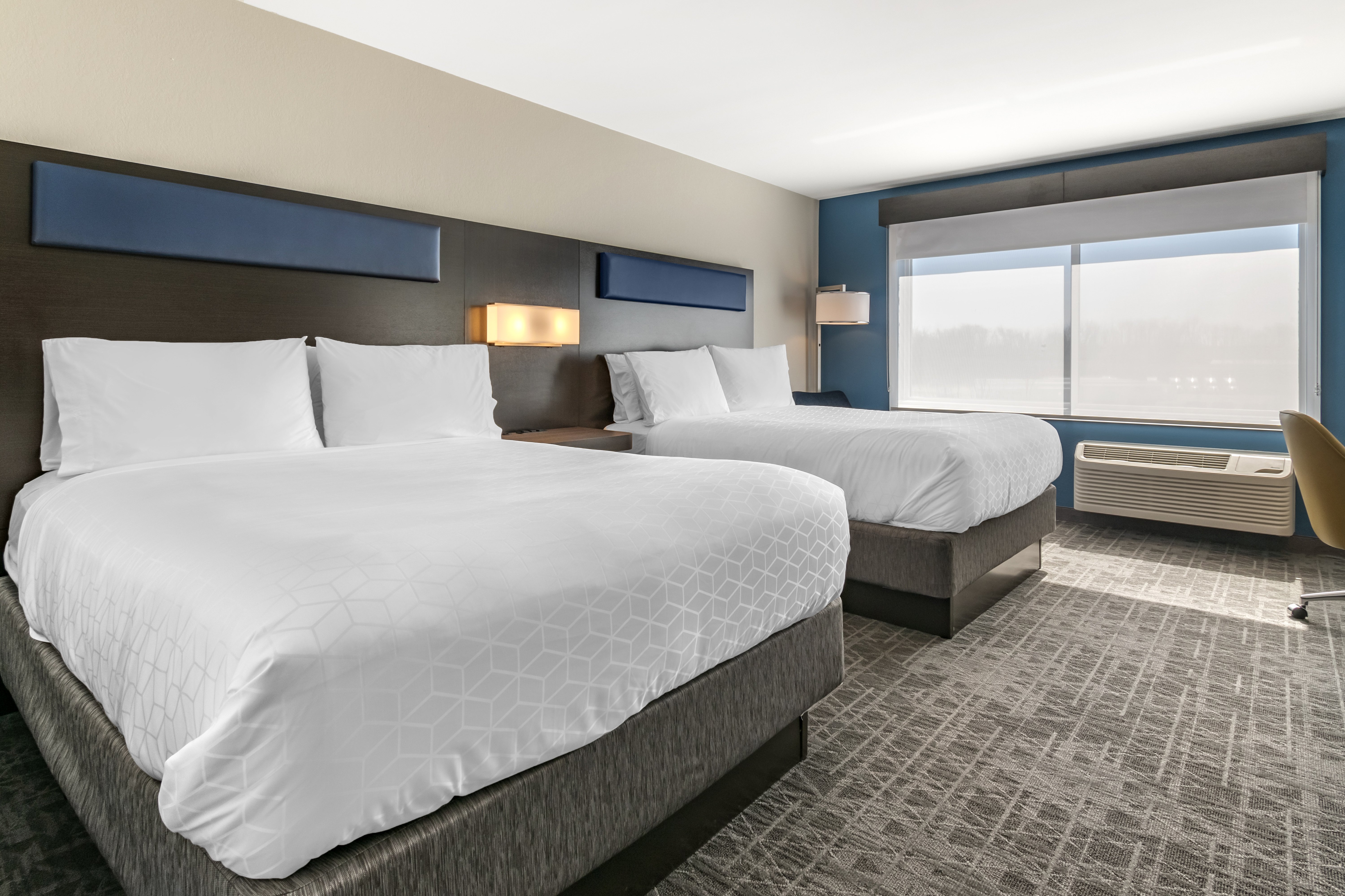 STANDARD, 2 QUEEN BEDS