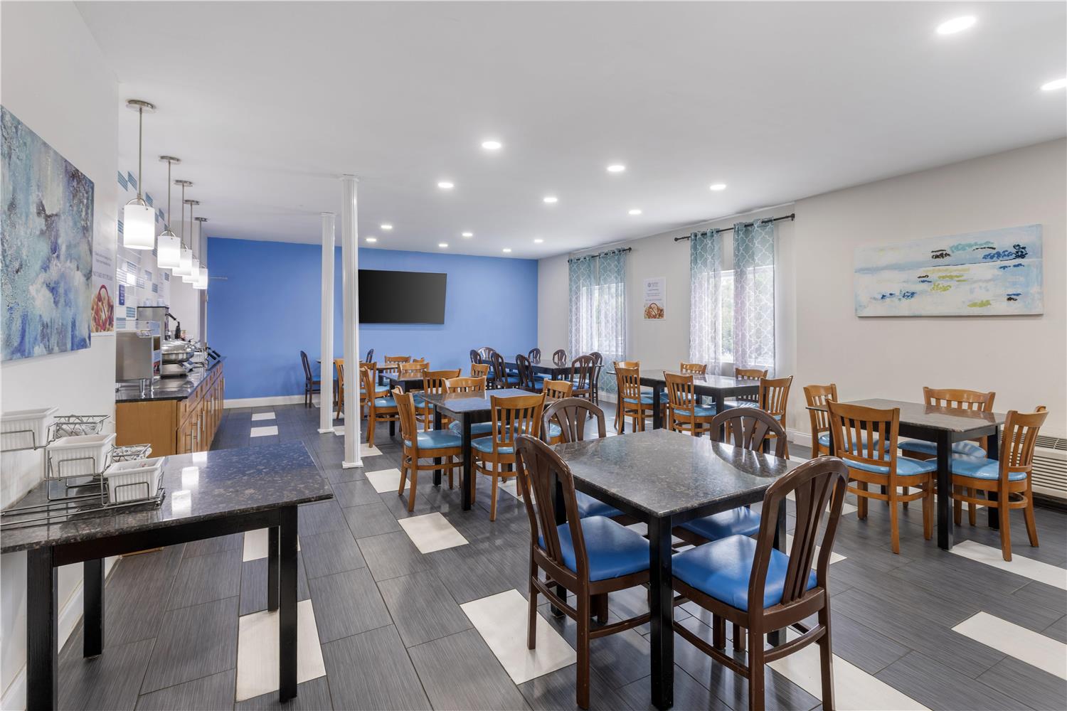 SureStay Plus Hotel by Best Western Niagara Falls East 13/17