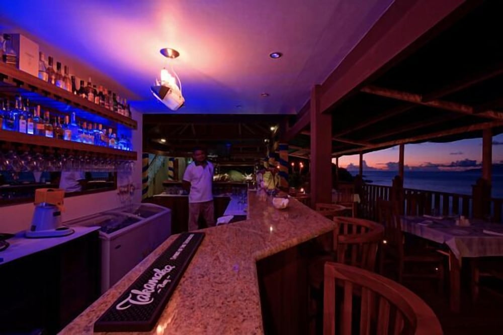Treasure Cove Hotel 48/58