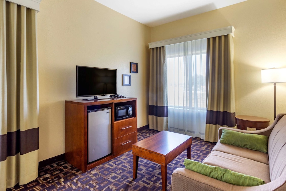 Comfort Inn and Suites North Aurora Naperville 30/50