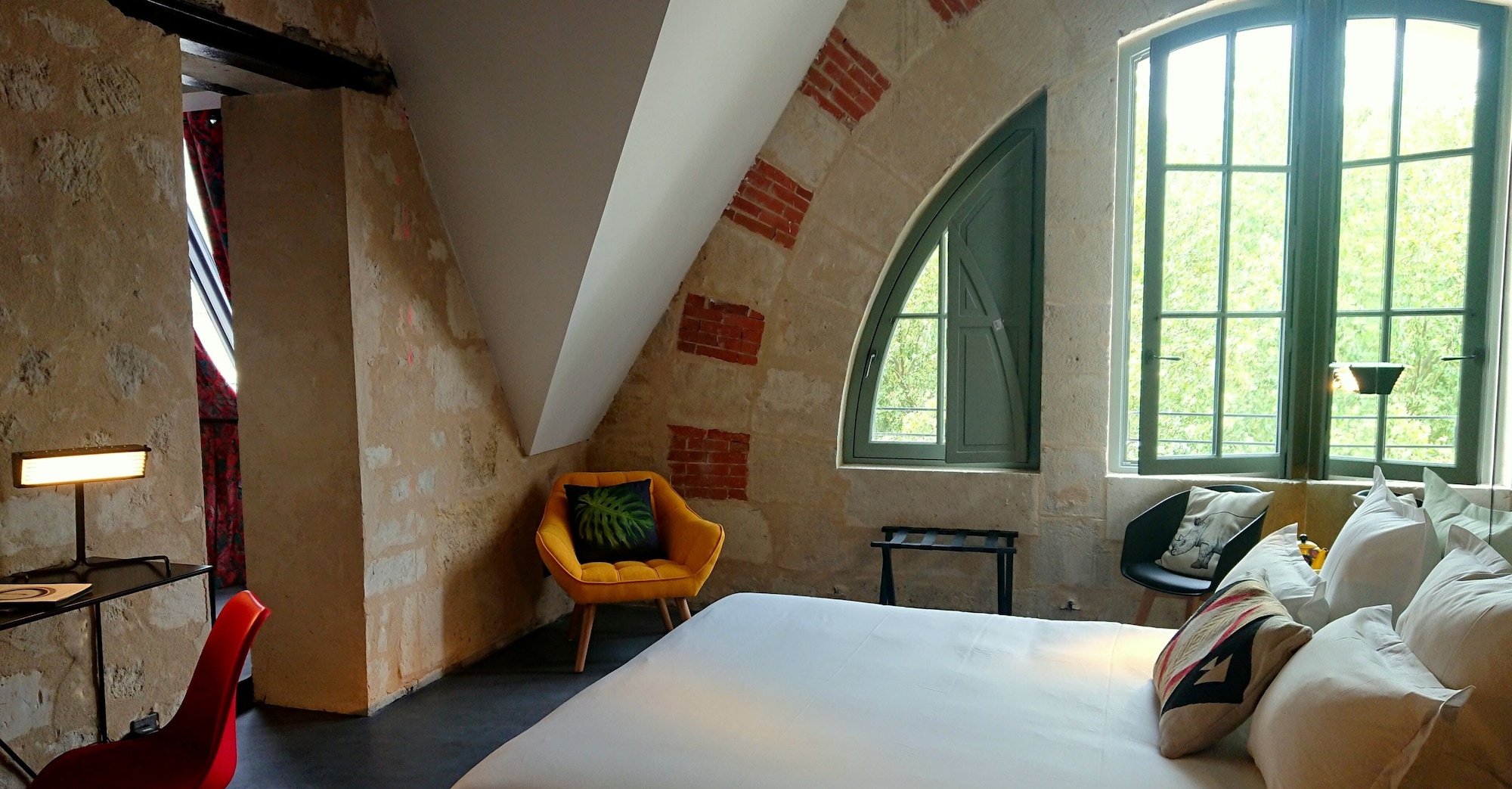 Deluxe, King Bed