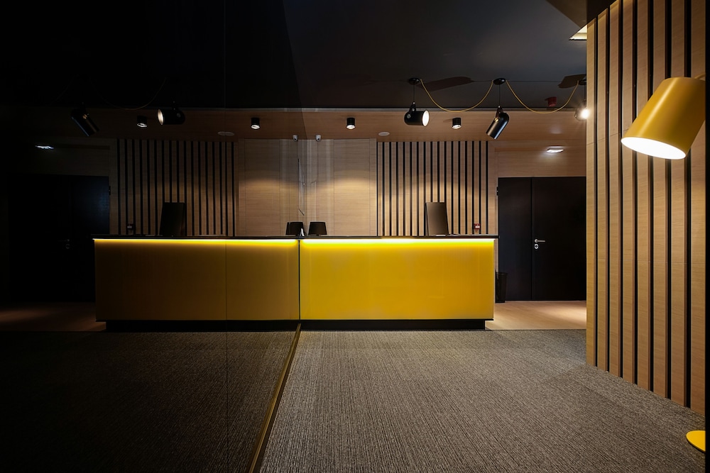 Maccani Luxury Suites 4/85