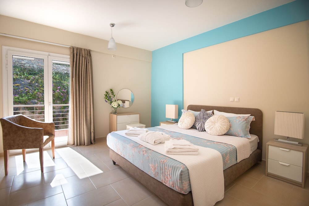 Baywatch Hotel 10/50