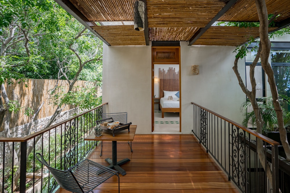 TreeHouse Boutique Hotel 38/50