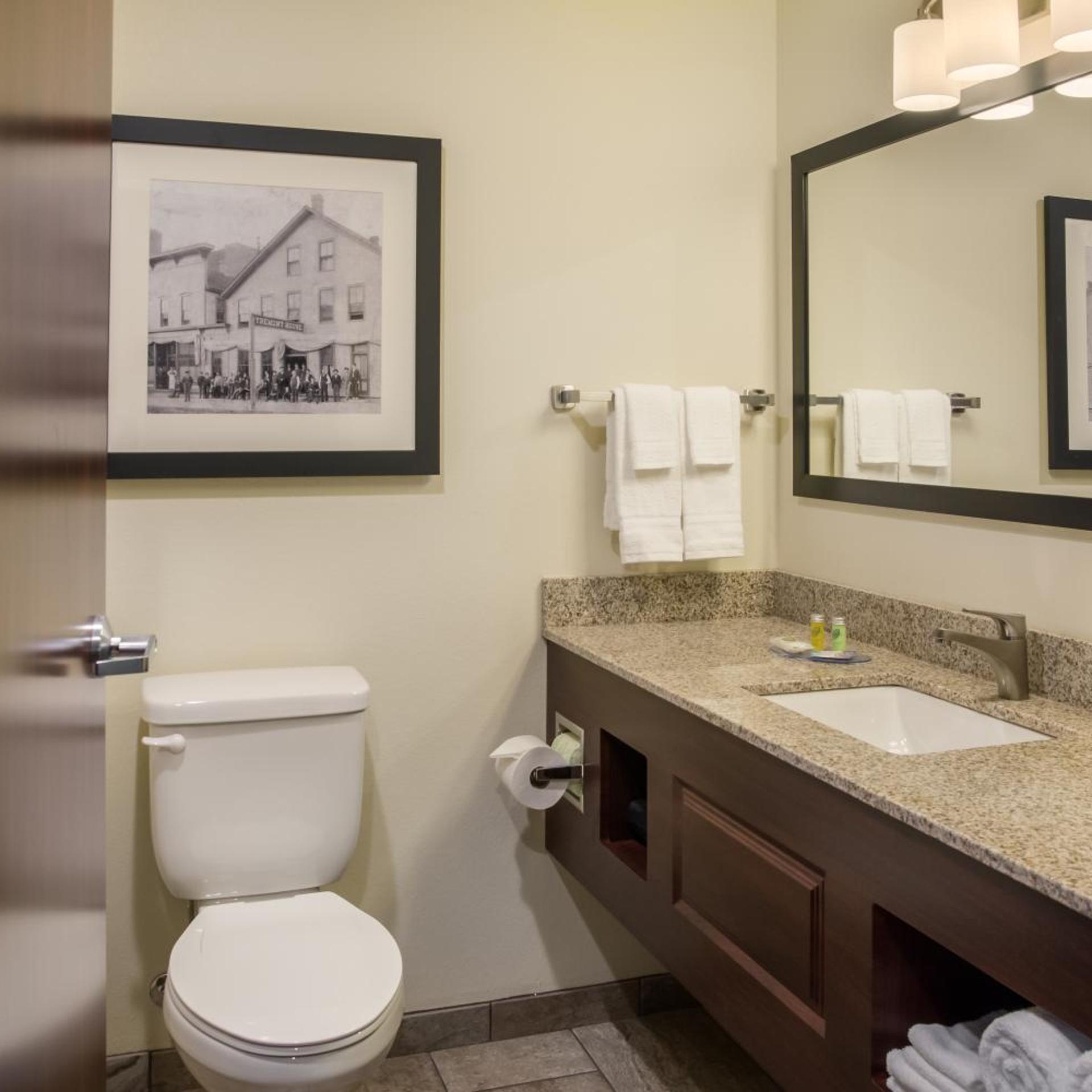 غرفة بسرير مزدوج، Cobblestone Inn & Suites - Ashland 6/7