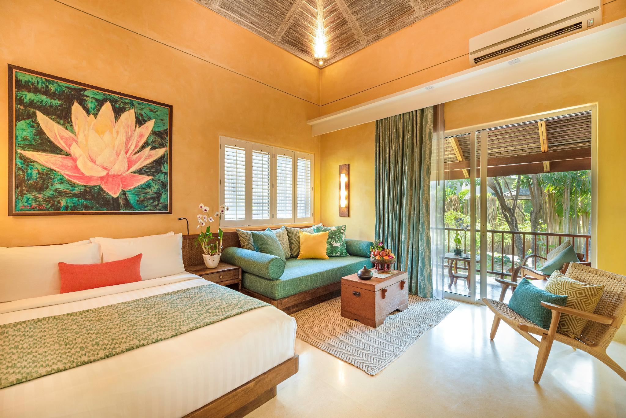 Boutique, Village, Queen Bed