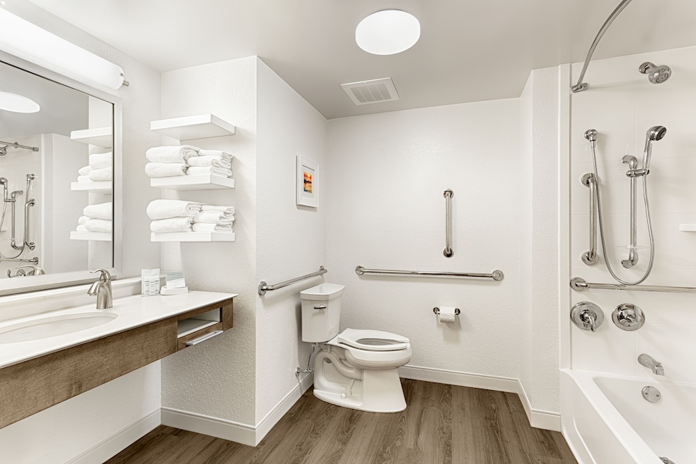 Hampton Inn Georgetown Marina 12/35
