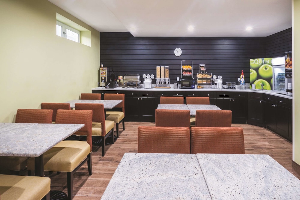 La Quinta Inn & Suites Brooklyn Central 14/17