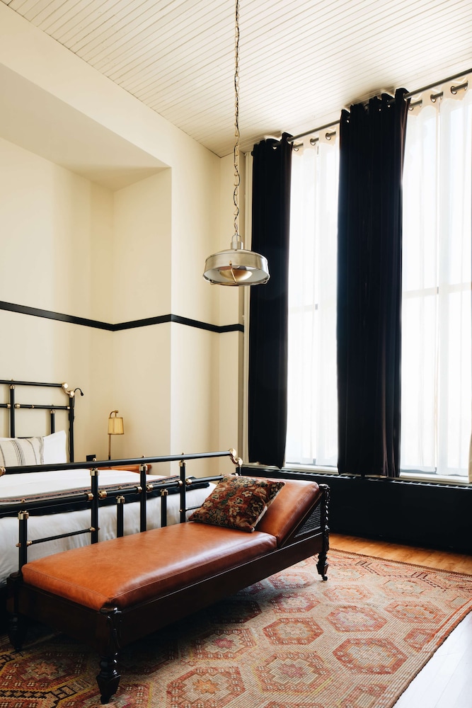 Chicago Athletic Association 44/79