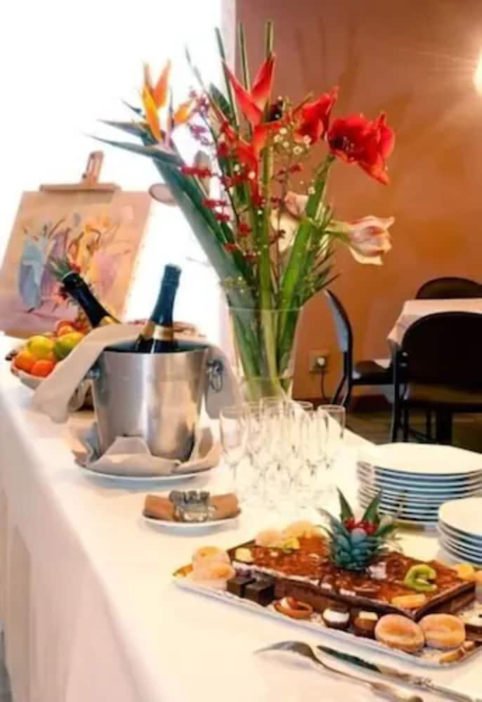 restaurant cafeteria