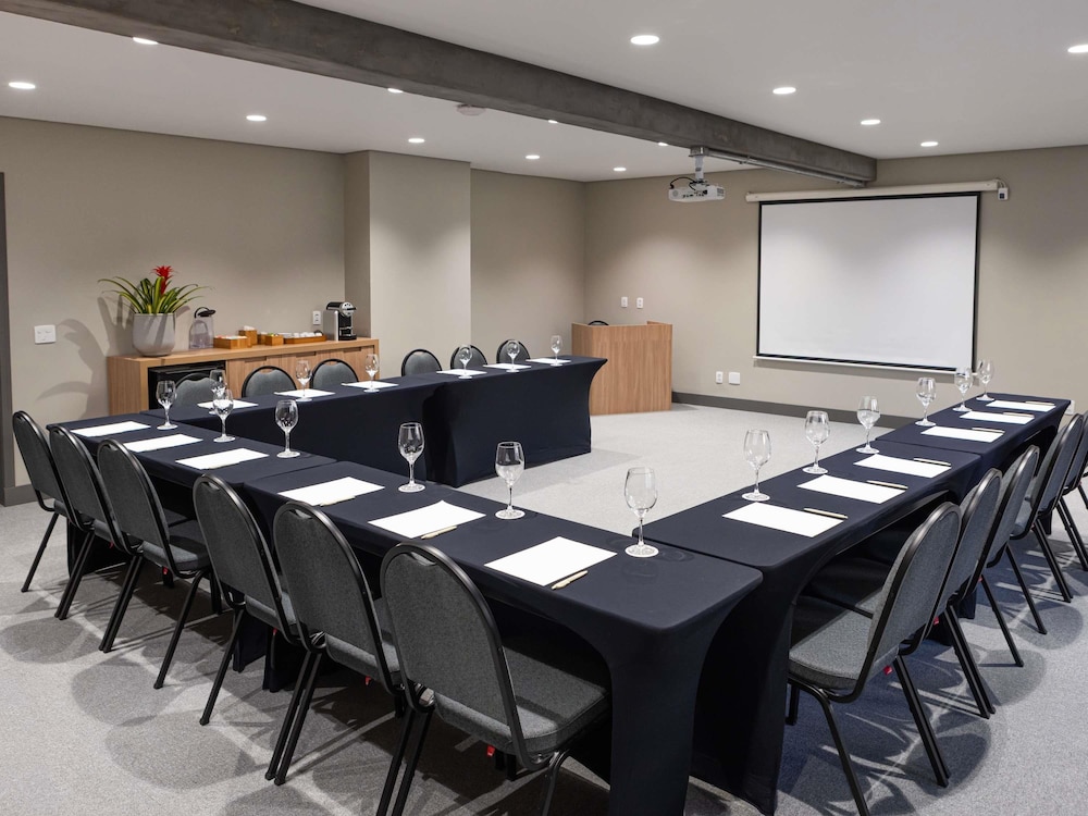 Mercure Curitiba Golden Hotel 70/79