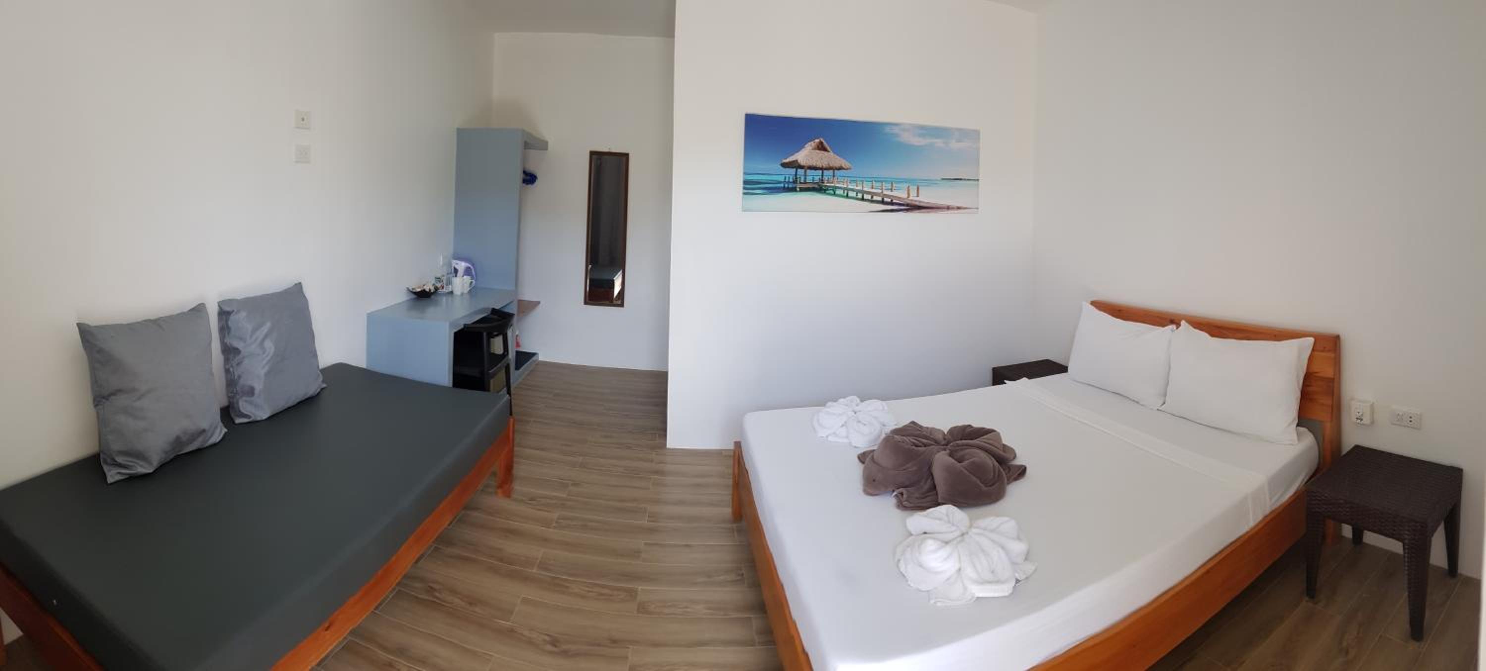 Deluxe, 1 Queen and 1 Single Bed, Balcony, Positano Alona Beach Panglao 2/2