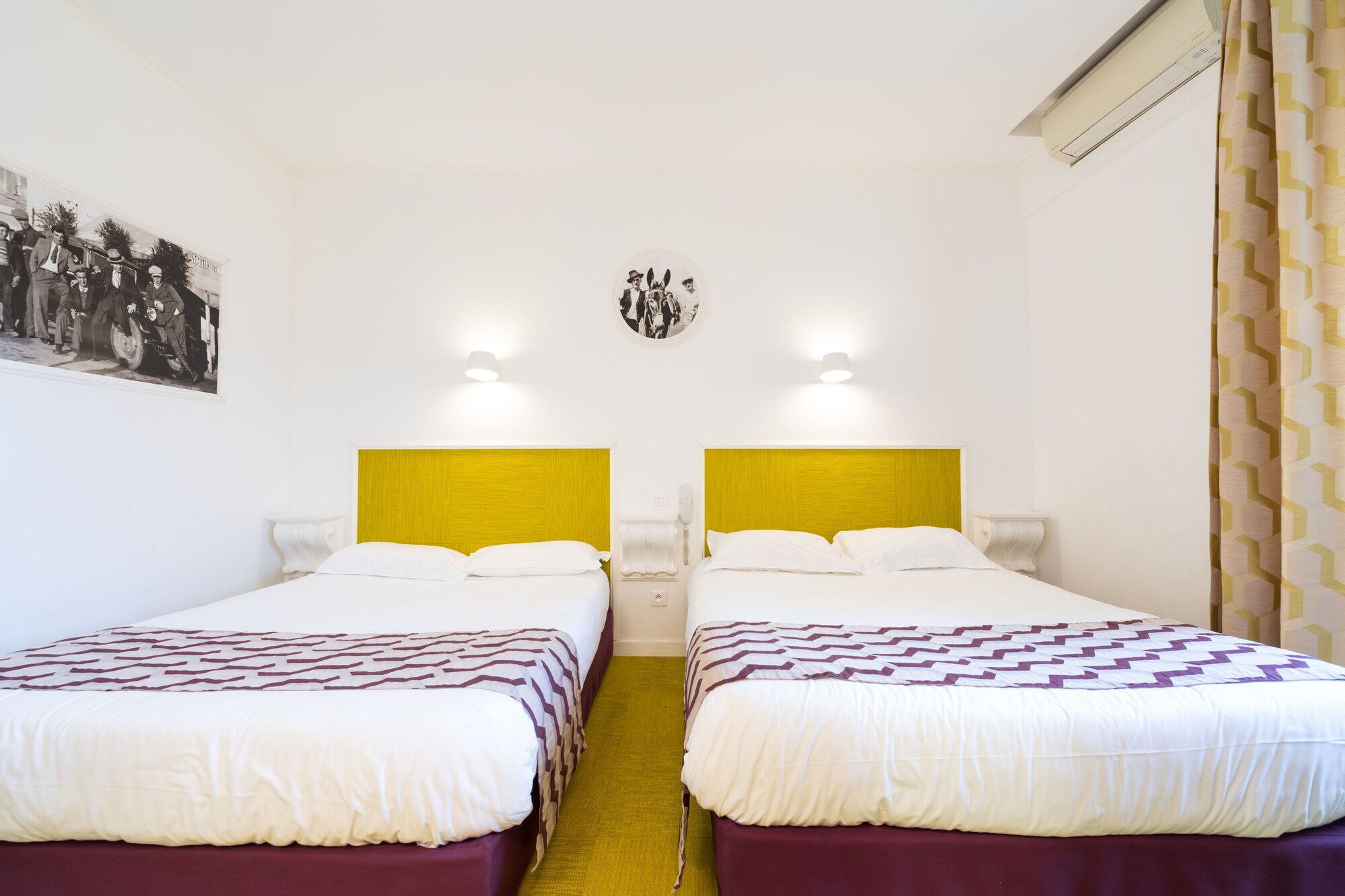ROOM, QUADRUPLE
