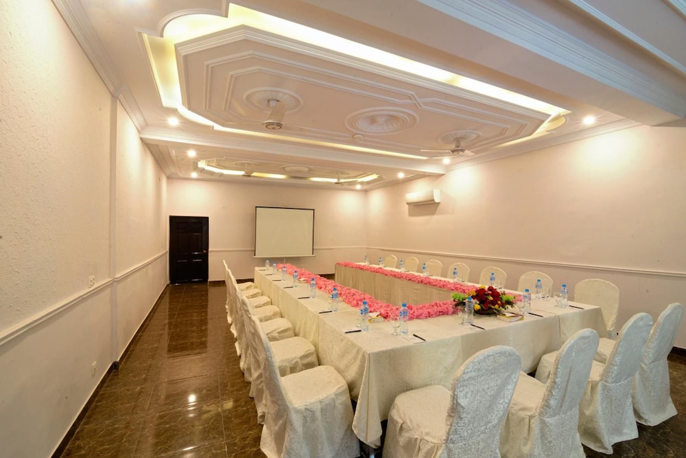 Hotel One Lalazar Multan 25/29