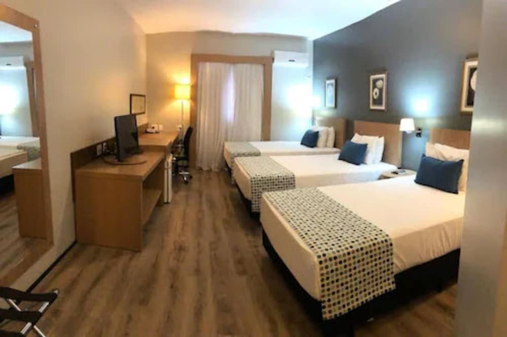 Comfort Suites Flamboyant 9/33