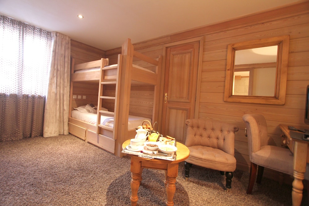 Hôtel Tsanteleina 23/50