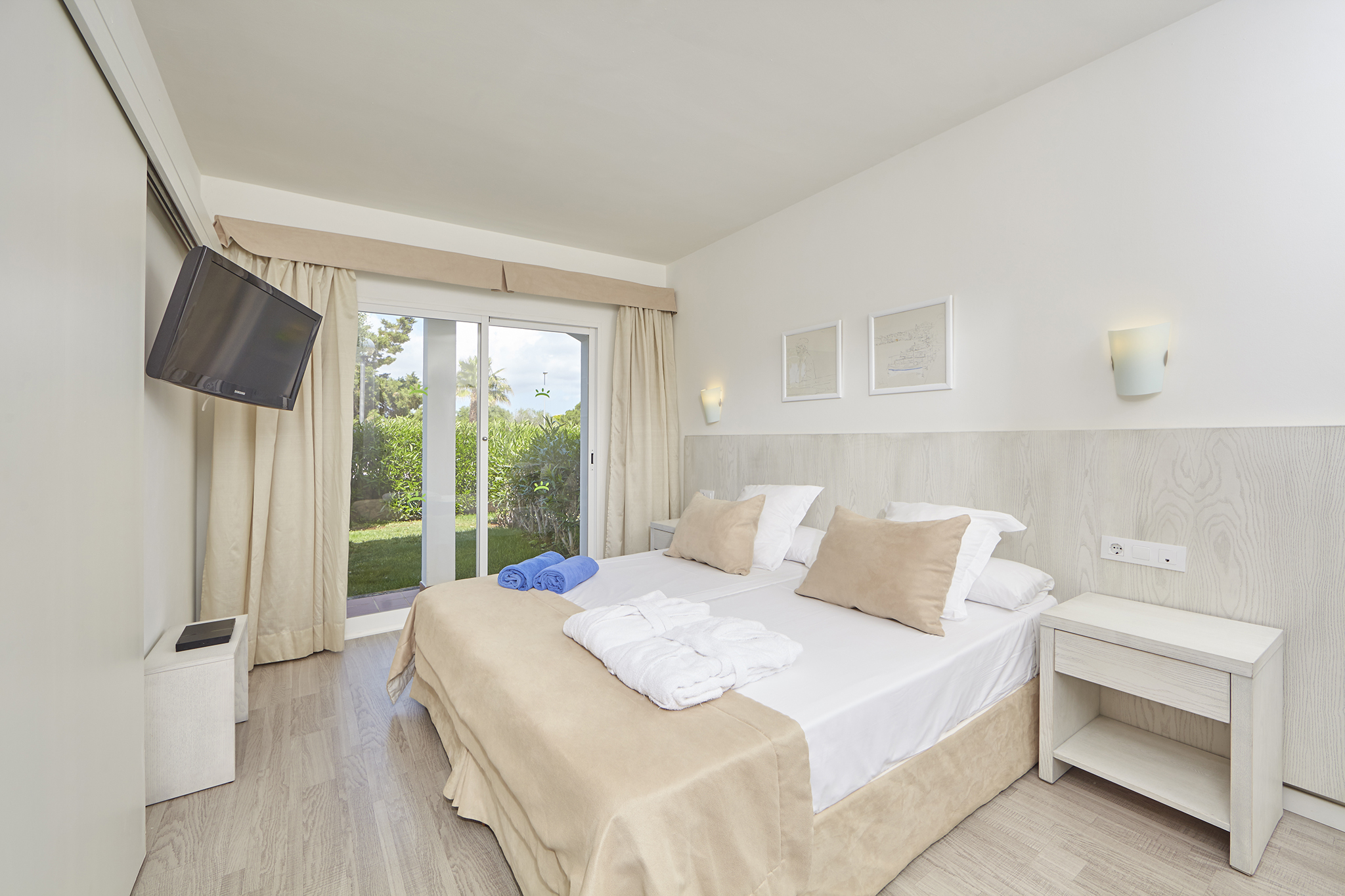 Prinsotel La Caleta Hotel And Apartments 9/50