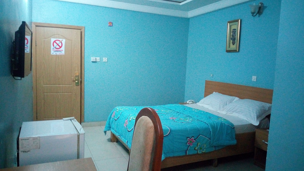 Mataan Hotel Suites 6/20