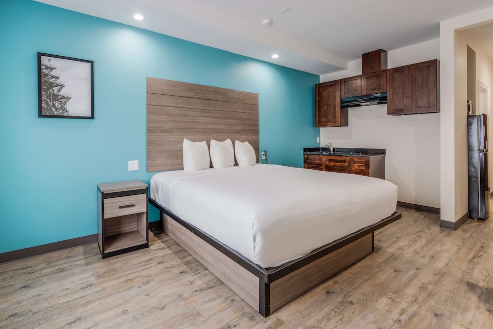 Red Lion Inn & Suites Katy 9/39