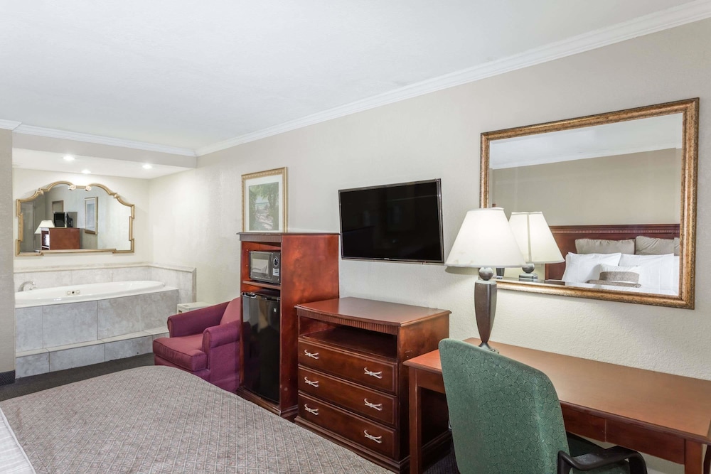 Days Inn By Wyndham Destin 22/40