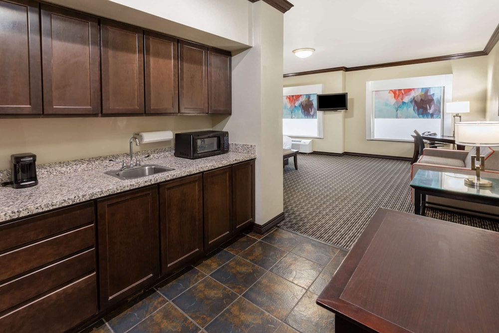 Lobby at Hawthorn Suites by Wyndham Lubbock, LUBBOCK - TX