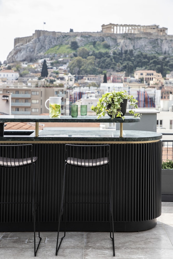Perianth Hotel 5/61