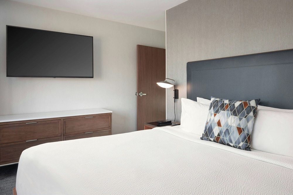 1 Bedroom, Suite, King Bed, Sofa