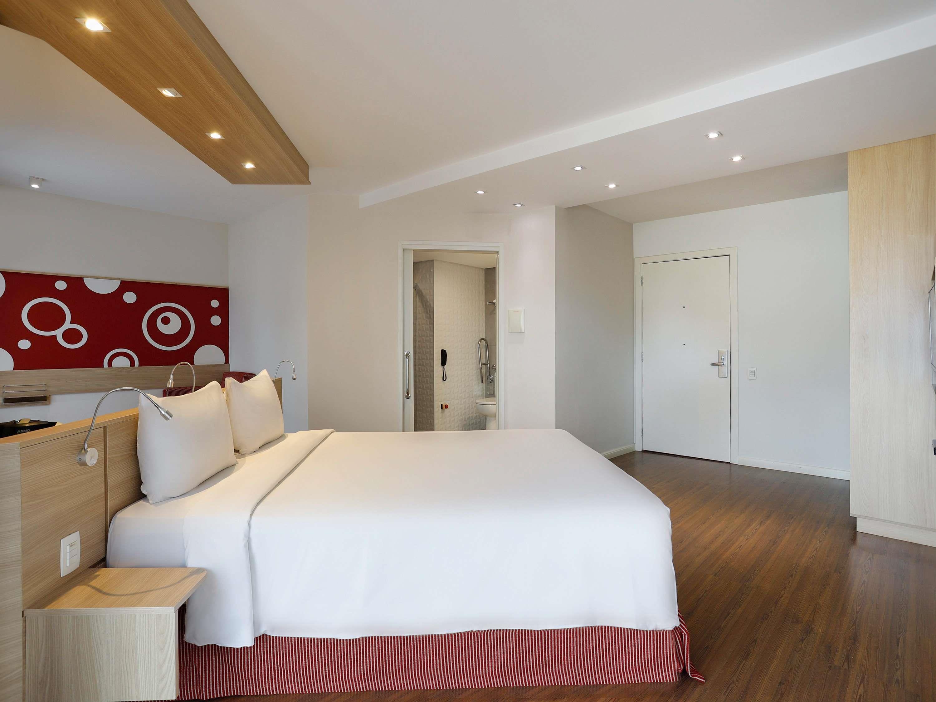 SUPERIOR, QUEEN BED, ACCESSIBLE