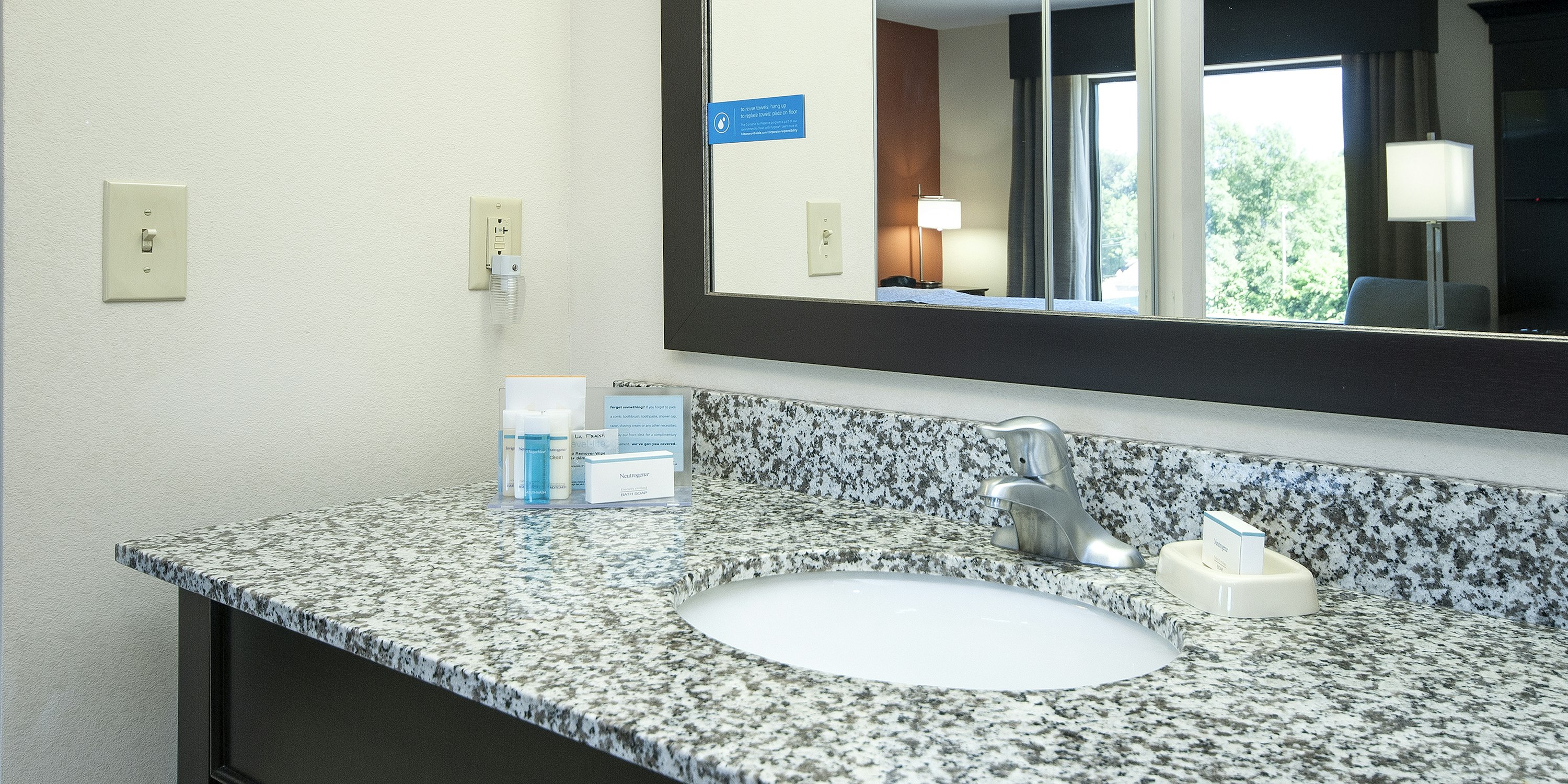 Hampton Inn Suites Seneca Clemson Area Sc 67/74
