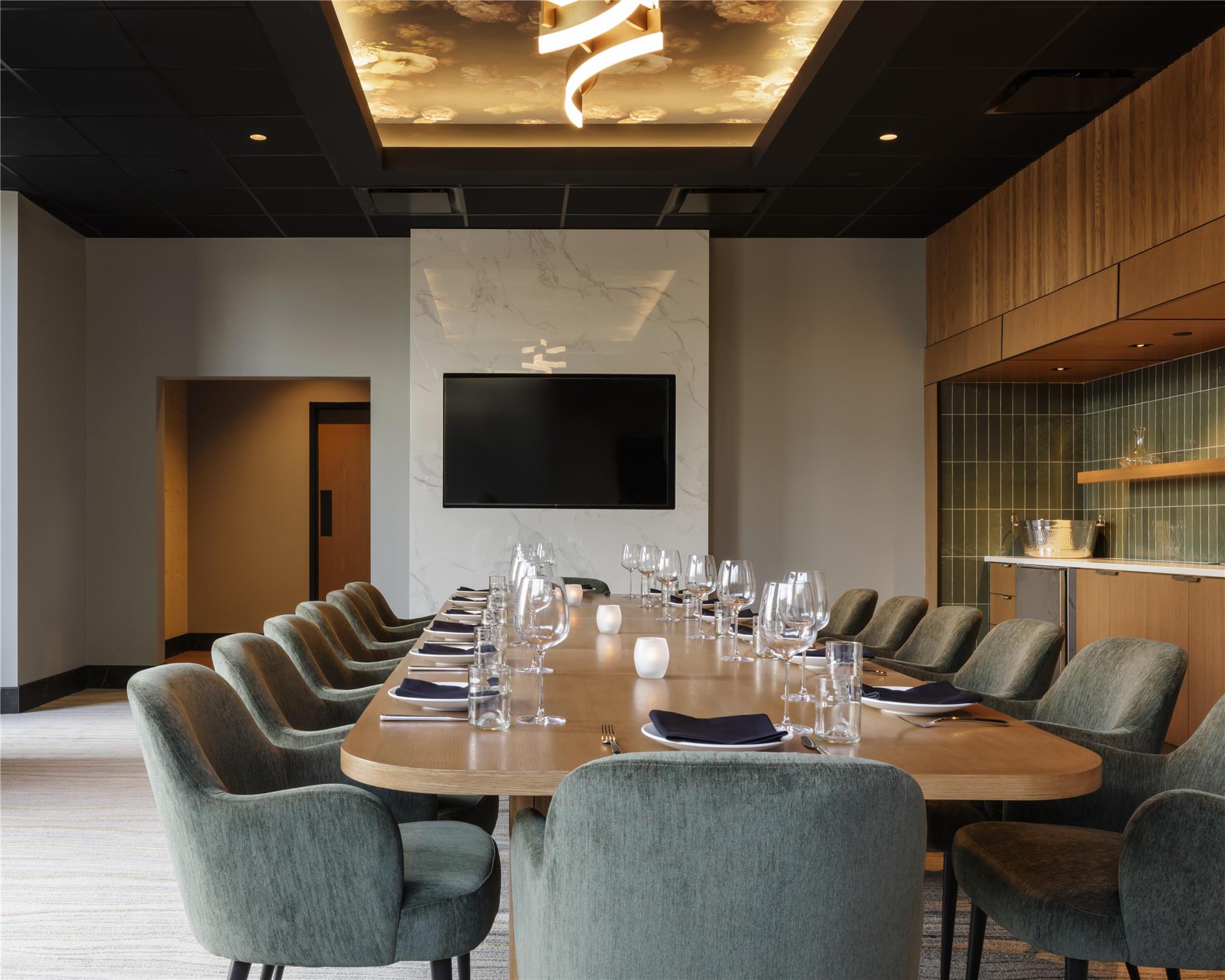 Hilton Arlington Rosslyn The Key 46/57