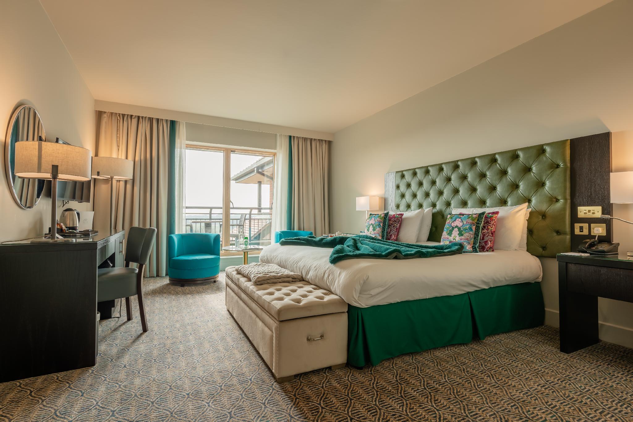 Club, King Bed